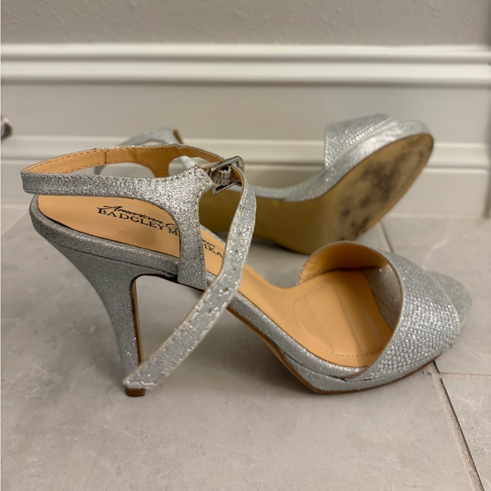 Badgley Mischka Shimmering Silver Heels size 8.5